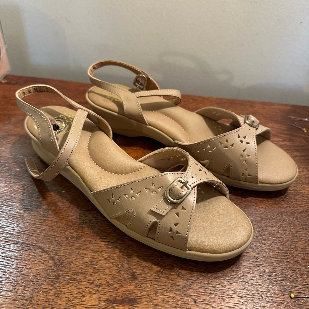 Red Cross Shoes Women’s size 9
